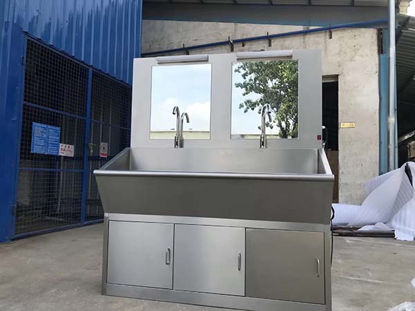 1637036643104727.jpg 自動(dòng)感應(yīng)醫(yī)用洗手池